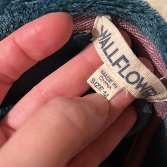 Cozy, WALLFLOWER, pullover fleece!! - Picture 7 of 7